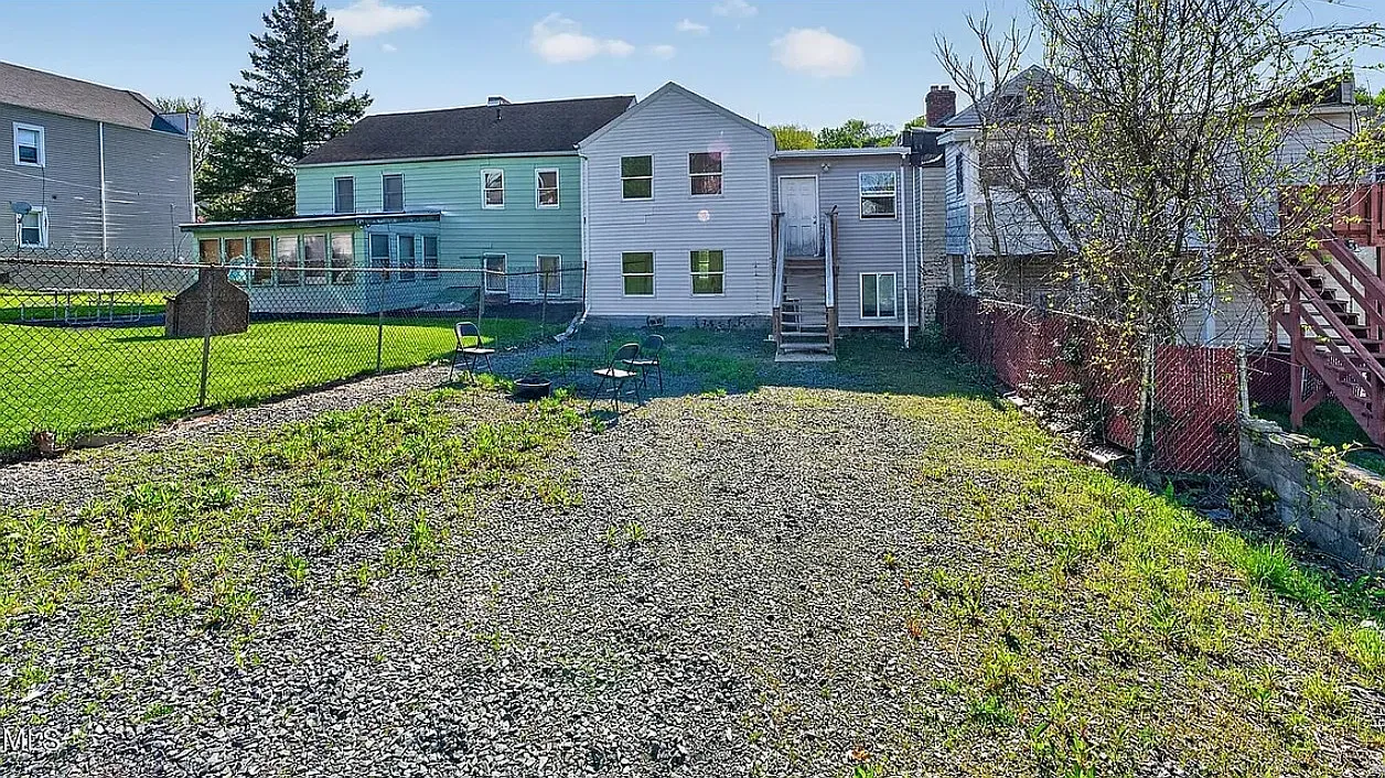 5 bed, 1.5 bath, 1616 sqft, $2,500 — Photo 3