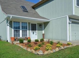 757 Spring Cir, Liberty, MO 64068