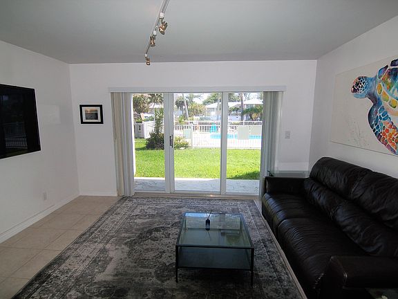 4th image of 3223 NE 12th St APT 6E