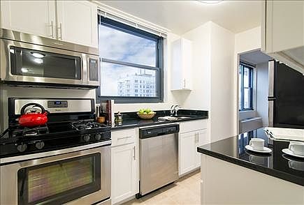 2nd image of 240 E 40th St