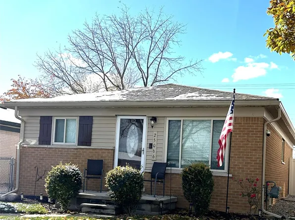 25066 Maywood St, Woodhaven, MI 48183