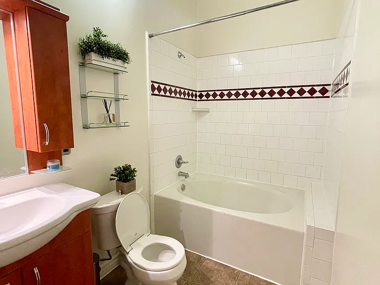 312 W 5th St #201 — Photo 1