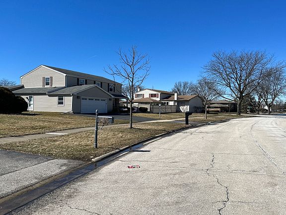 4th image of 640 Champlaine Ave