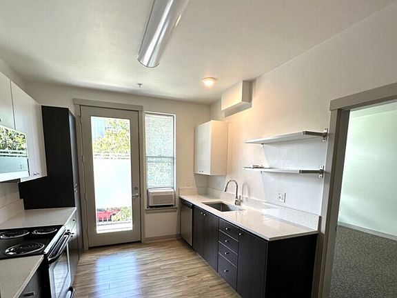 5th image of 712 E 14th Ave #311