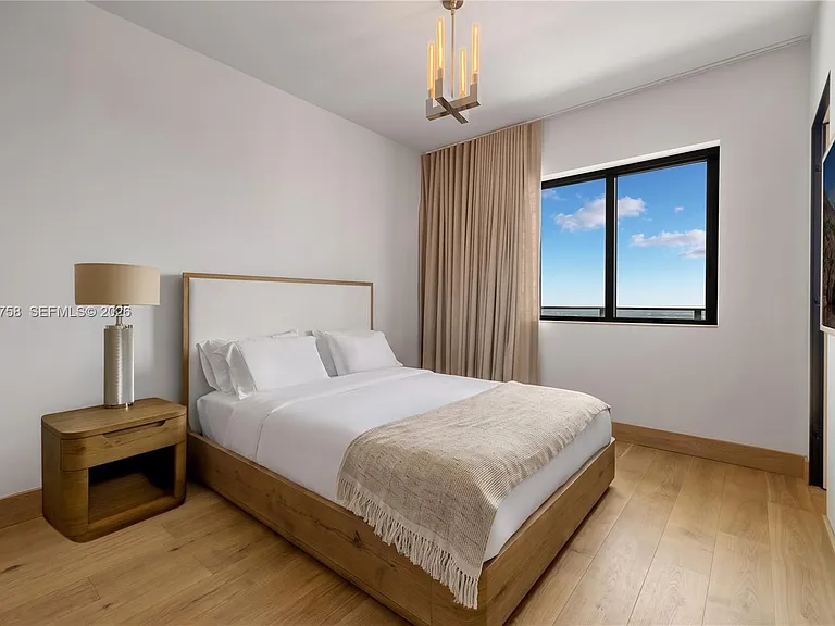 700 NE 24th St #Penthouse 5902 — Photo 33