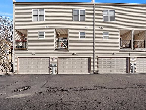 3rd image of 3951 W Ainslie St APT 2