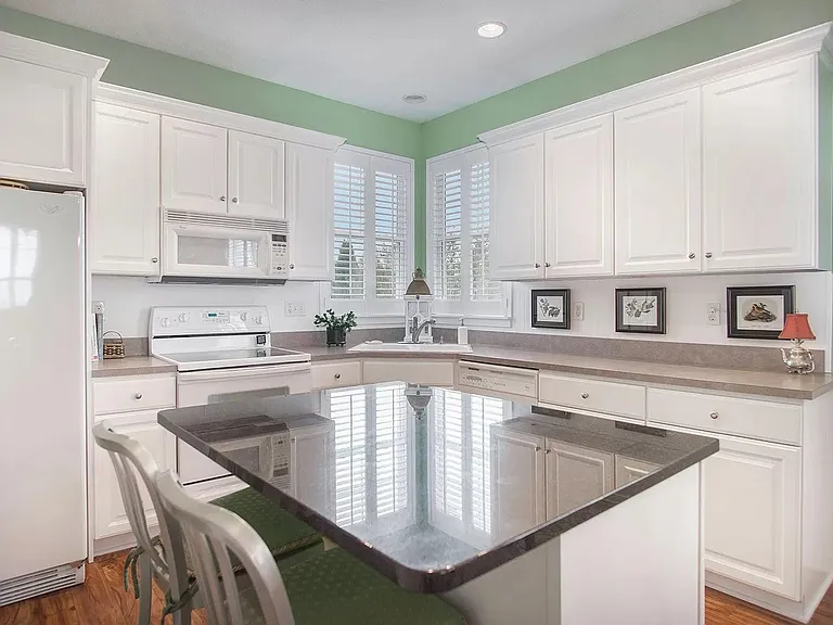 611 Brookstone St — Photo 3