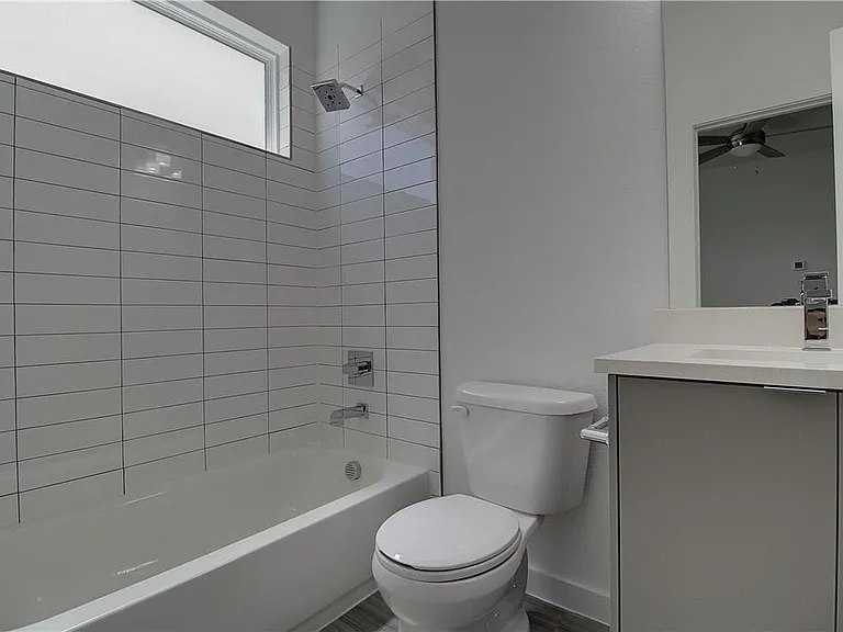 2310 N Carroll Ave #105 — Photo 4