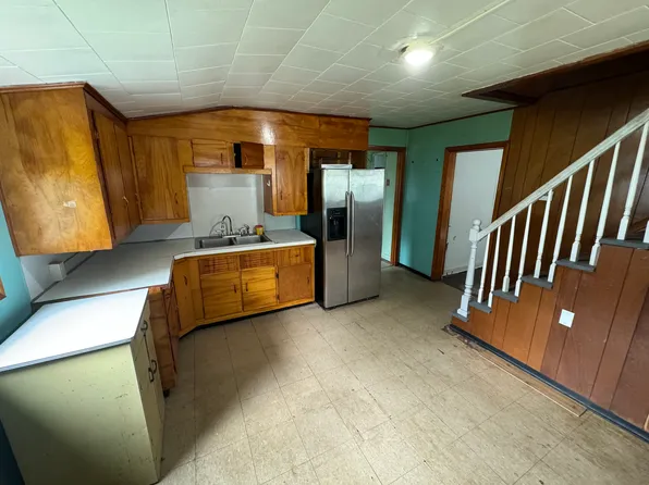 3 Bodwell St, Old Town, ME 04468