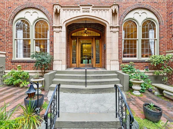 124 Warren Avenue #204, Seattle, WA 98109