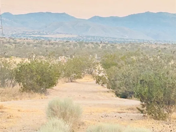 1 Cottonwood Springs Rd, Lucerne Valley, CA 92356