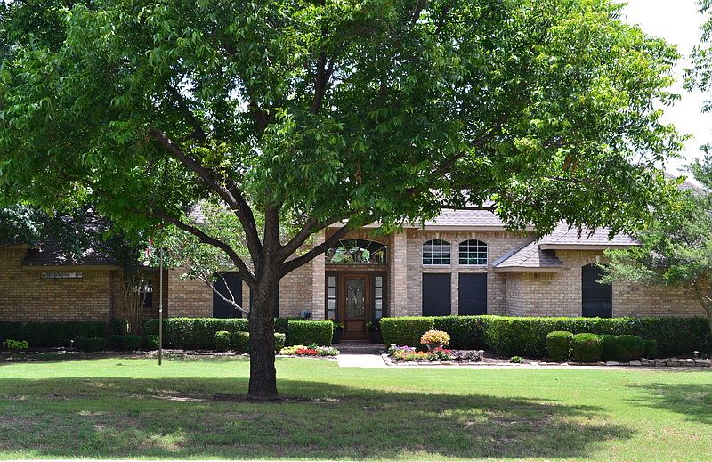 1st image of 823 Cross Timbers Dr