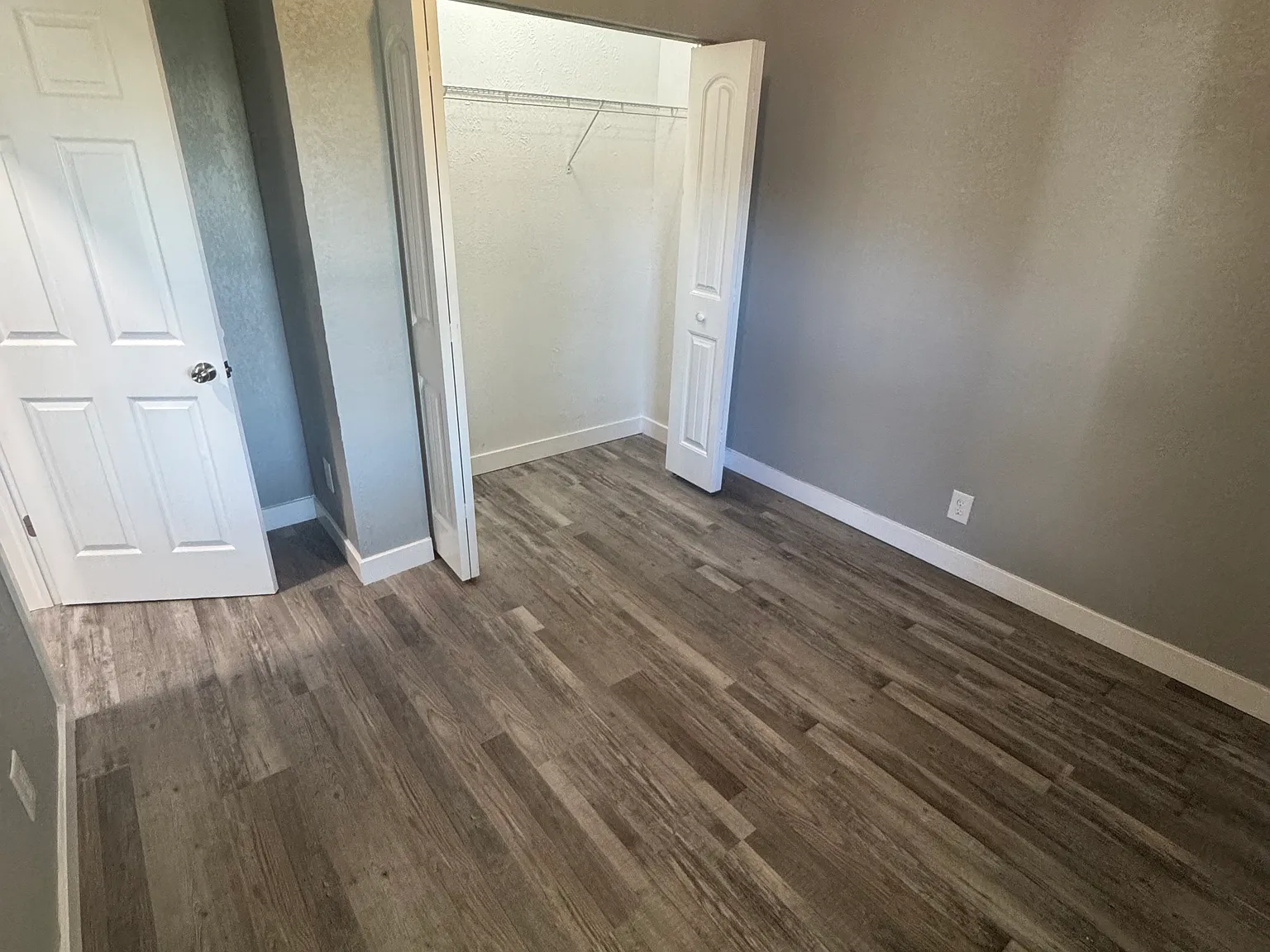 3 bed, 1000 sqft, $1,300 — Photo 4