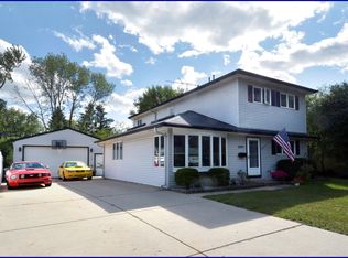 2105 Park St, Rolling Meadows, IL 60008