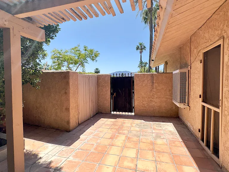 40064 Silktree Ct — Photo 26