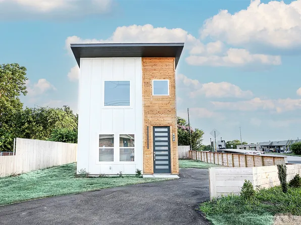 404 W Wichita St, Bowie, TX 76230