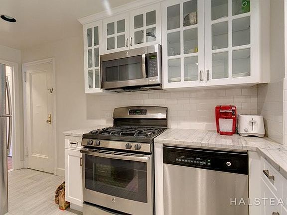 5th image of 15 Park Ave APT 15D
