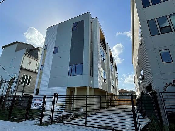 3rd image of 2414 Emancipation Ave #A
