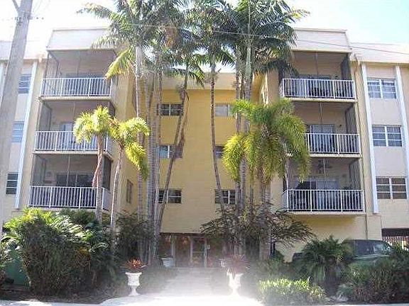 4th image of 2640 NE 135th St APT 411