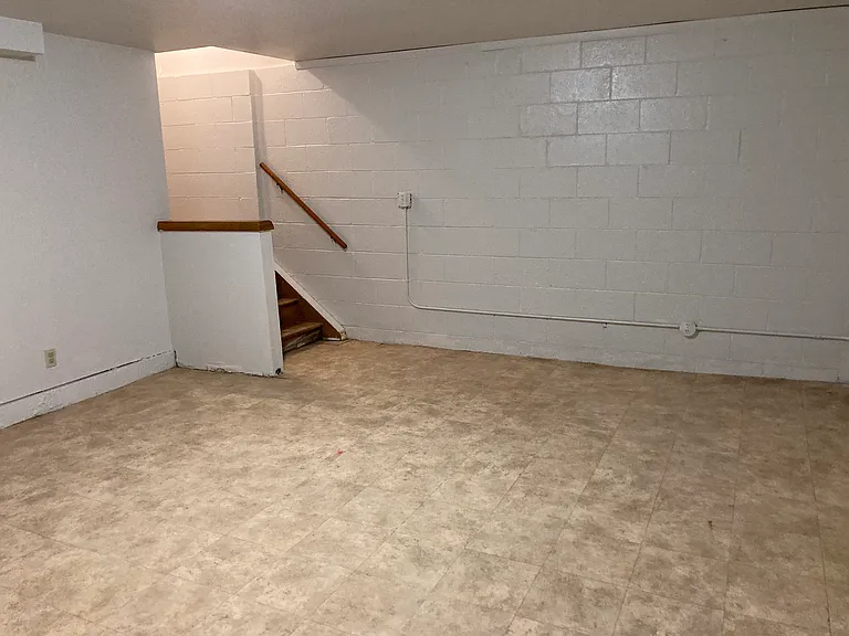 8142 W Howard Ave — Photo 10