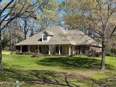 2 Greenhead Ln, Raymond, MS, 39154