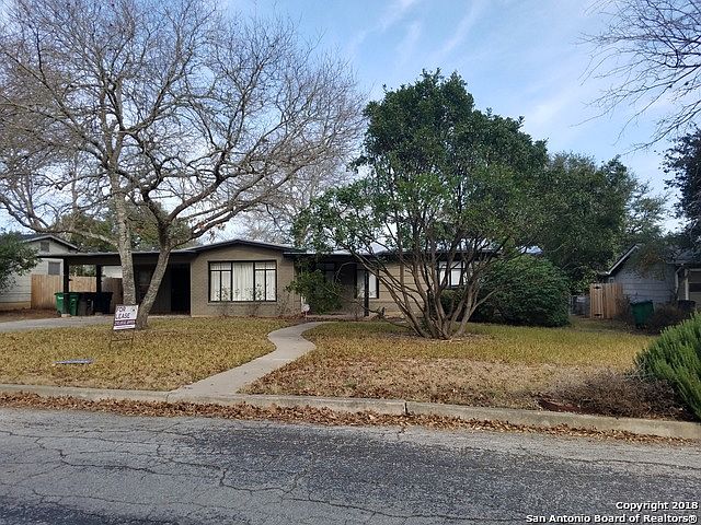 1st image of 415 Woodcrest Dr