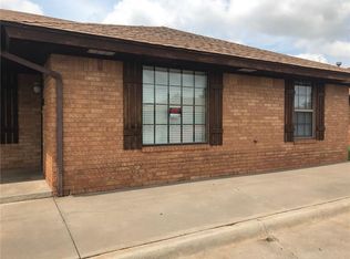 108 Berry Dr, Clinton, OK 73601