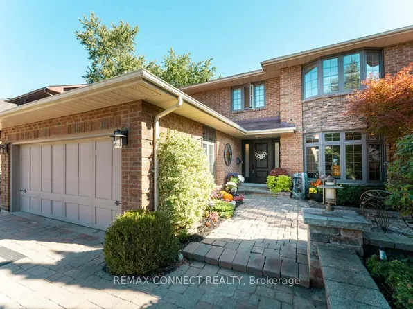 1879 New St, Pickering, ON L1V 3L9