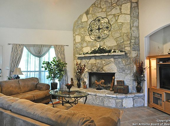 5th image of 307 N WINCHESTER DR.