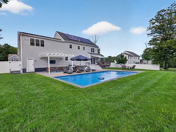 3rd image of 20 Kelly Ln
