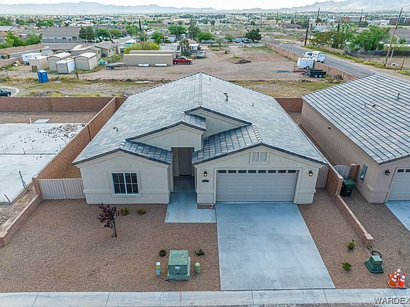 2nd image of 828 Vista Grande Drive