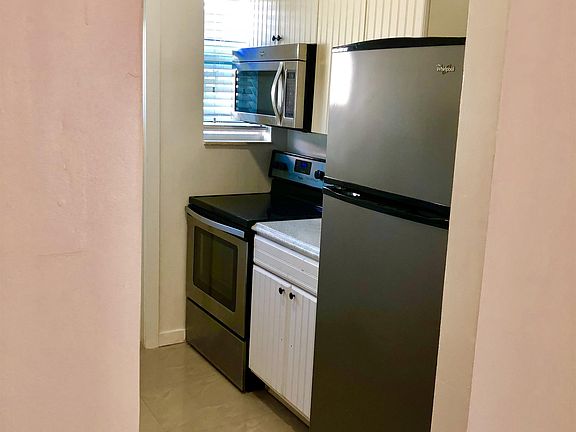 4th image of 8227 Crespi Blvd APT 3