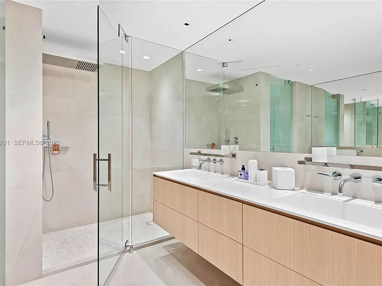 19242 Fisher Island Dr #19242 — Photo 16