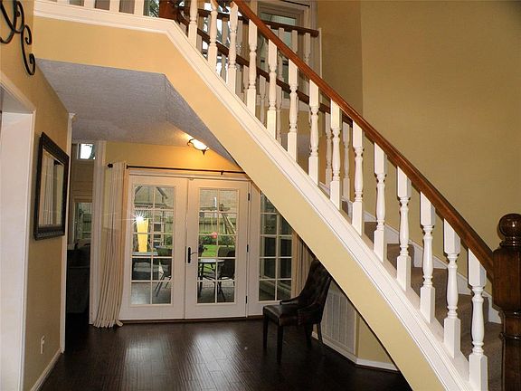 3rd image of 11607 Manor Park Dr