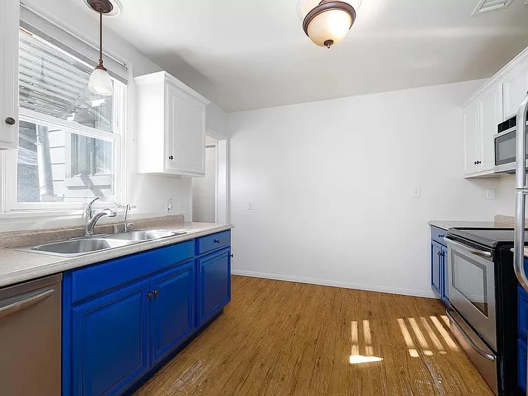6985 Wisconsin Ave — Photo 4