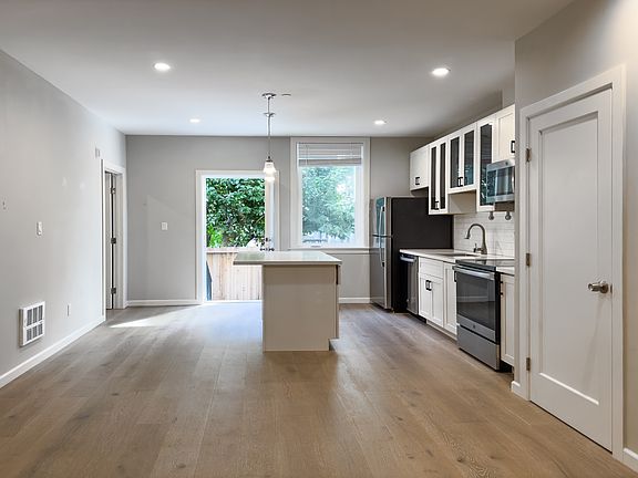 2nd image of 651 Scott St #13