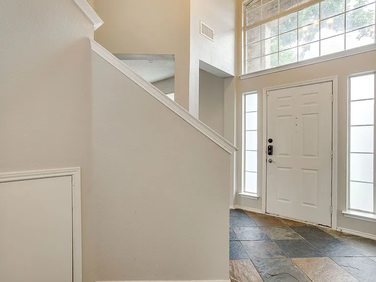 2701 Clovermeadow Dr — Photo 5