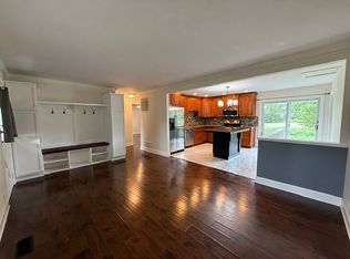 693 Laurel Ave #693, Wauconda, IL 60084