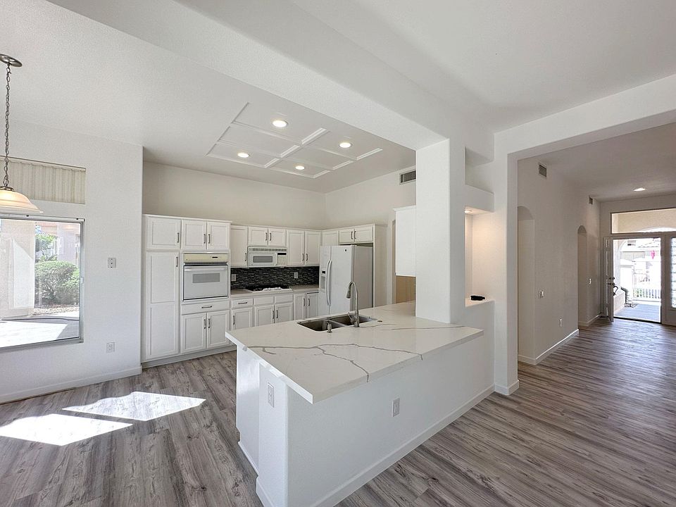 1st image of 78553 Waterfall Dr