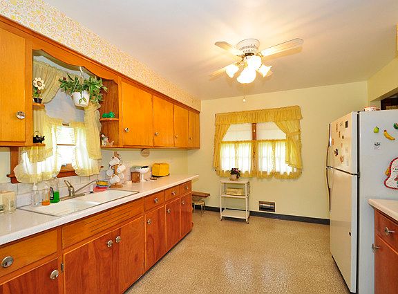 3rd image of 1301 Argonne Dr