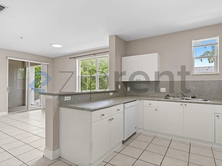 1015 Shoma Dr — Photo 9