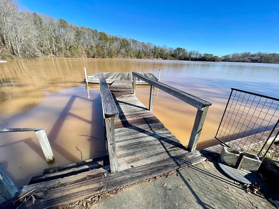 2nd image of 207 Blackwell Rd