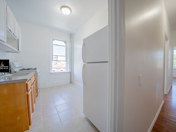 3rd image of 396 Halsey St APT 4L
