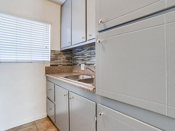 3rd image of 2425 S Ridgeley Dr APT 1