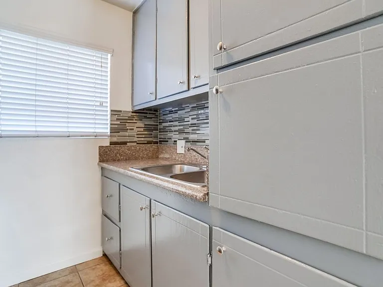2425 S Ridgeley Dr #1 — Photo 3