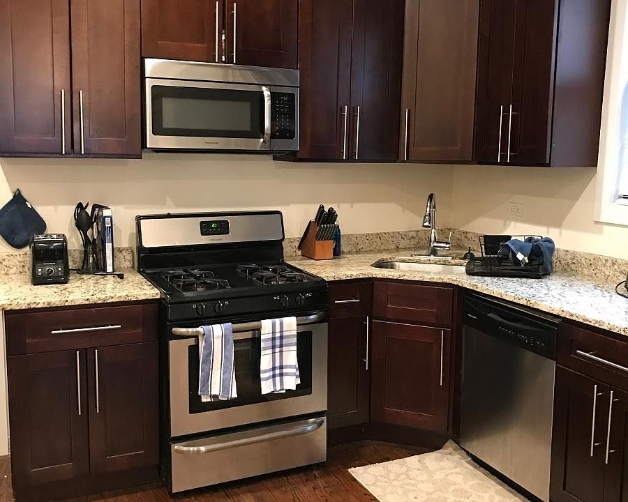 1st image of 919 N Damen Ave #2