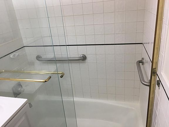 4th image of 225 Saint Pauls Ave APT 10A