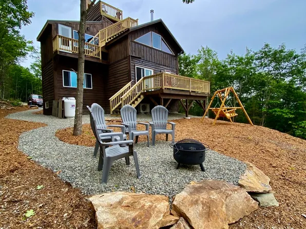 47 Lakeview Drive, New Sharon, ME 04955