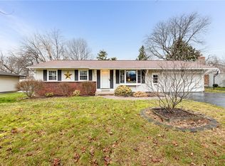 98 Centerwood Dr, Rochester, NY 14616