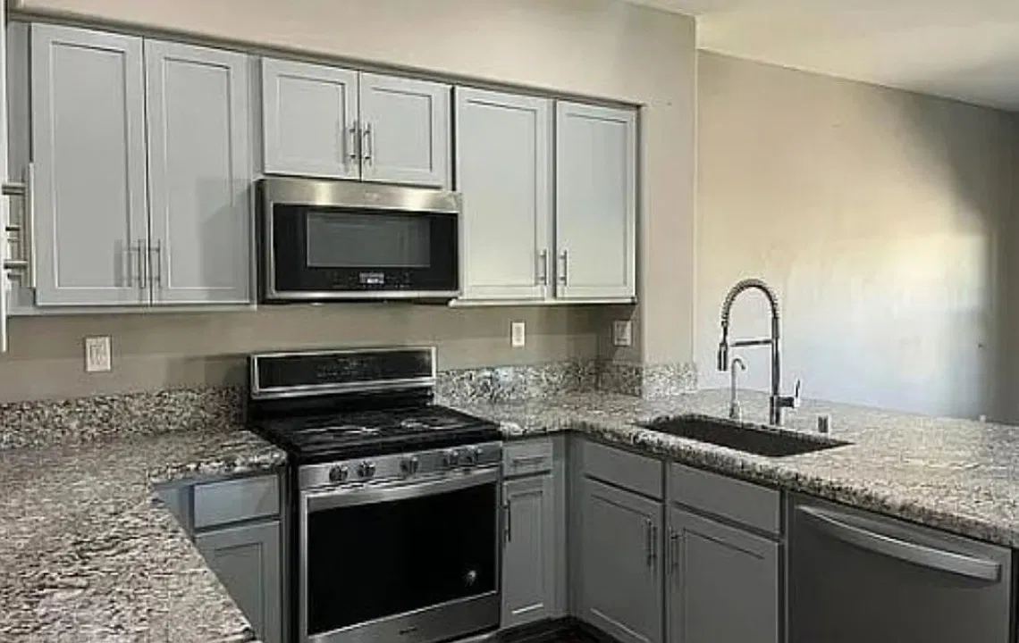 3 bed, 1776 sqft, $2,250 — Photo 4